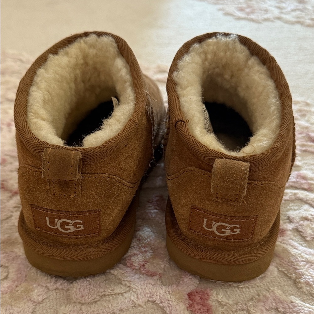 UGG Kids Classic ultra mini sheepskin size 1